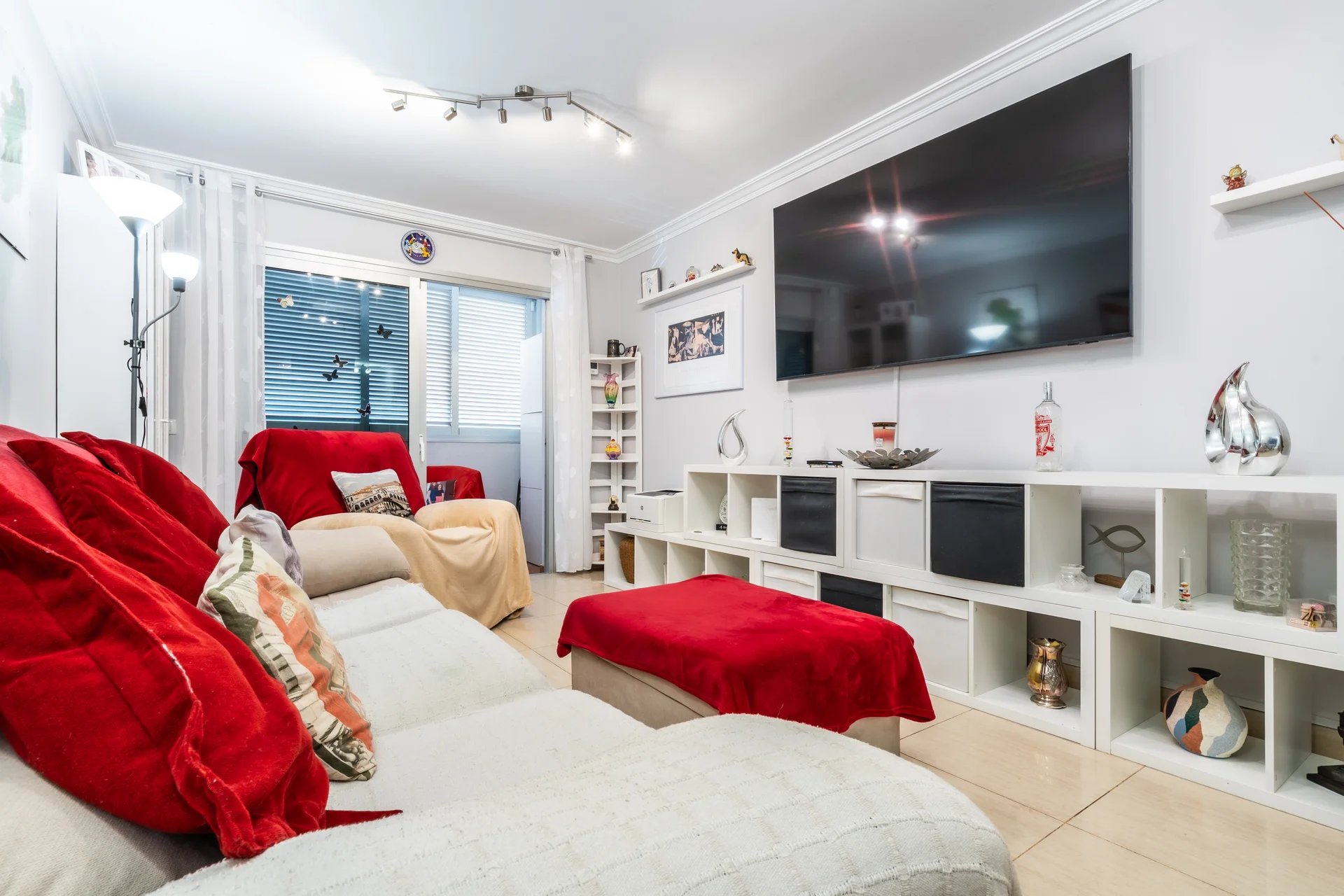  ¡Listo para entrar a vivir! Impecable planta baja recién reformada y equipada con garaje en La Camella