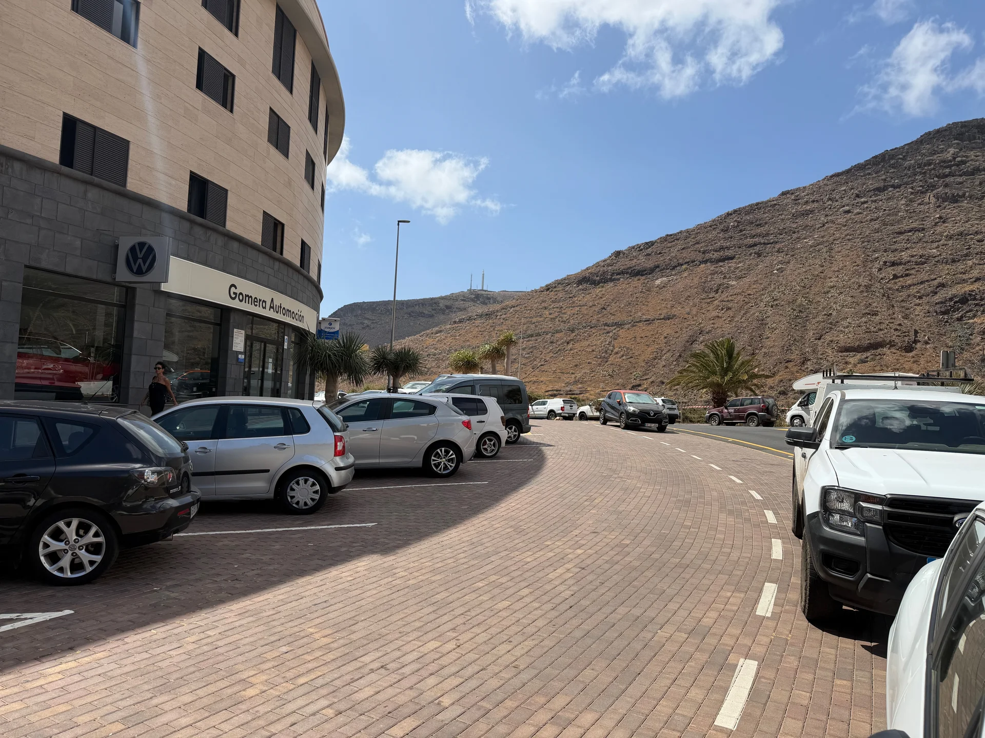 PLAZA DE GARAJE AMPLIA EN SAN SEBASTIÁN DE LA GOMERA – 17 m² 